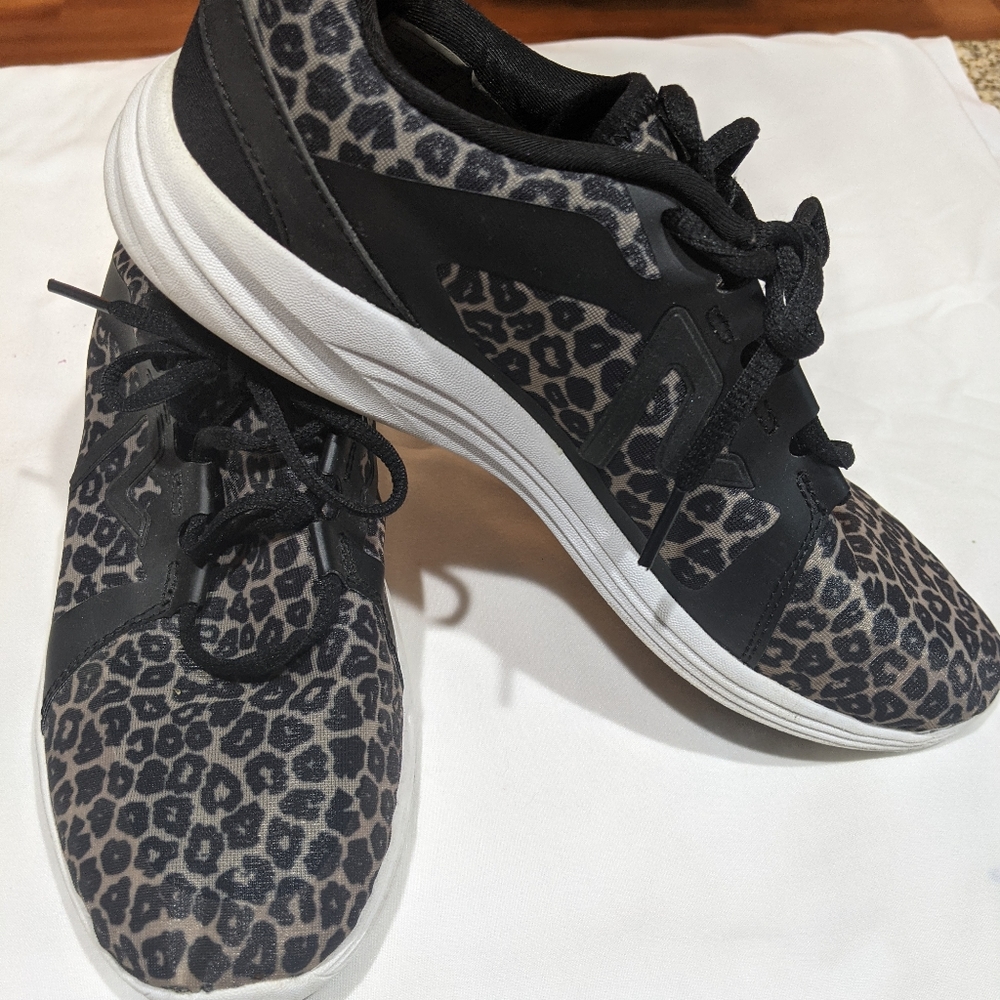 Vionic - Picture 4 of 4